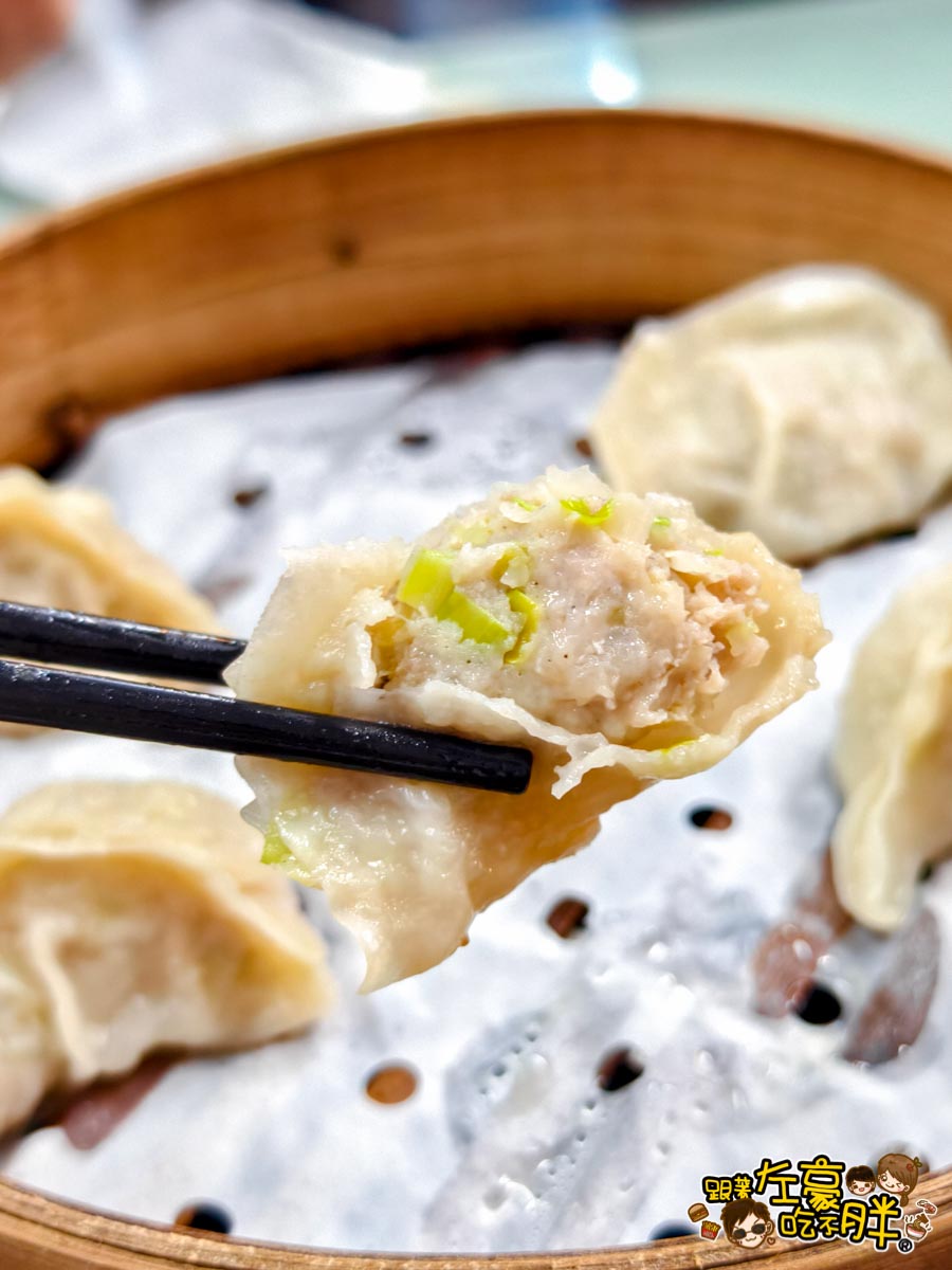 榨菜肉絲麵,老山東蒸餃麵食捲餅,老山東蒸餃麵食捲餅菜單,蘿蔔絲餅,酸辣湯,高雄小吃,高雄麵店推薦,鳳山小吃,鳳山美食,麻醬麵