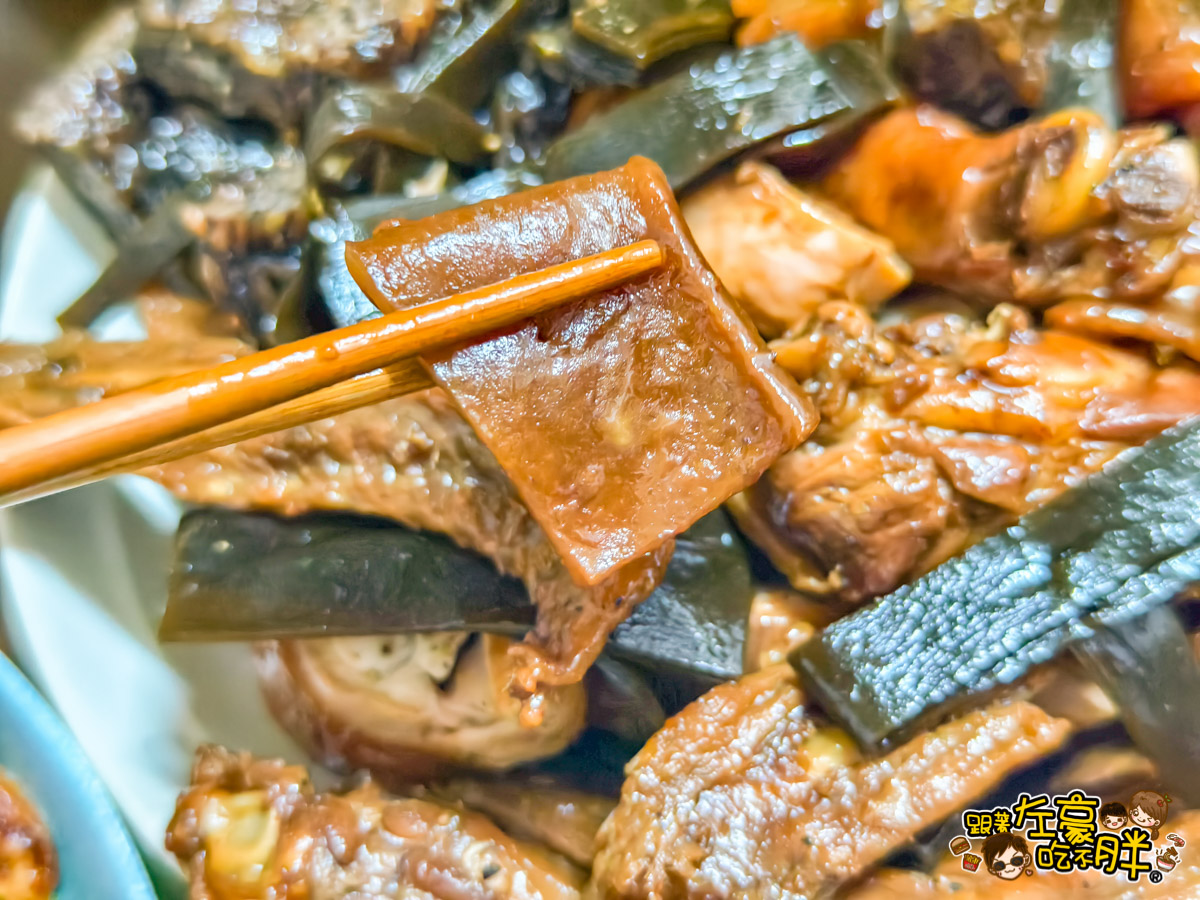 七老爺滷味,七老爺滷味紅中燒雞,滷味推薦,米血,雞肉,高雄滷味,高雄美食,高雄鳳山美食,鳳山美食,鳳西市場,鴨翅