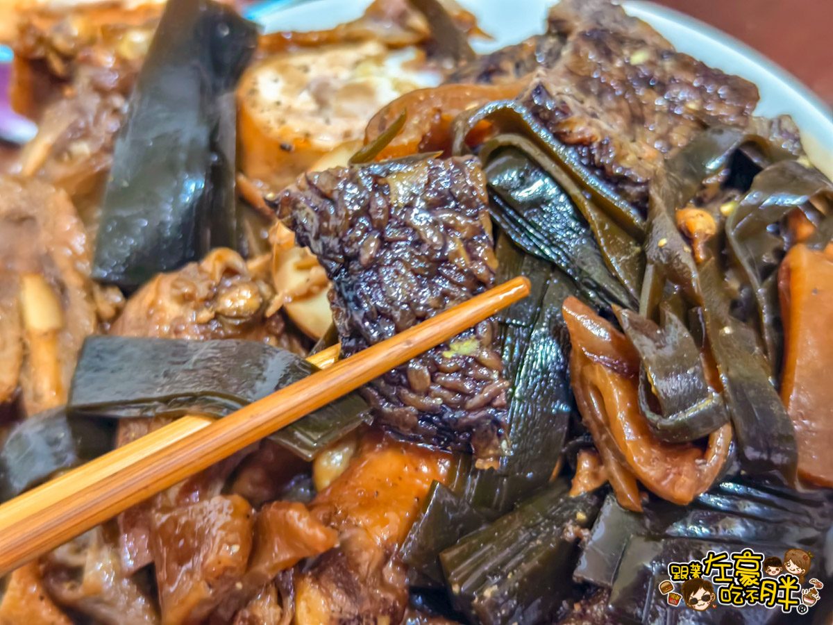 七老爺滷味,七老爺滷味紅中燒雞,滷味推薦,米血,雞肉,高雄滷味,高雄美食,高雄鳳山美食,鳳山美食,鳳西市場,鴨翅