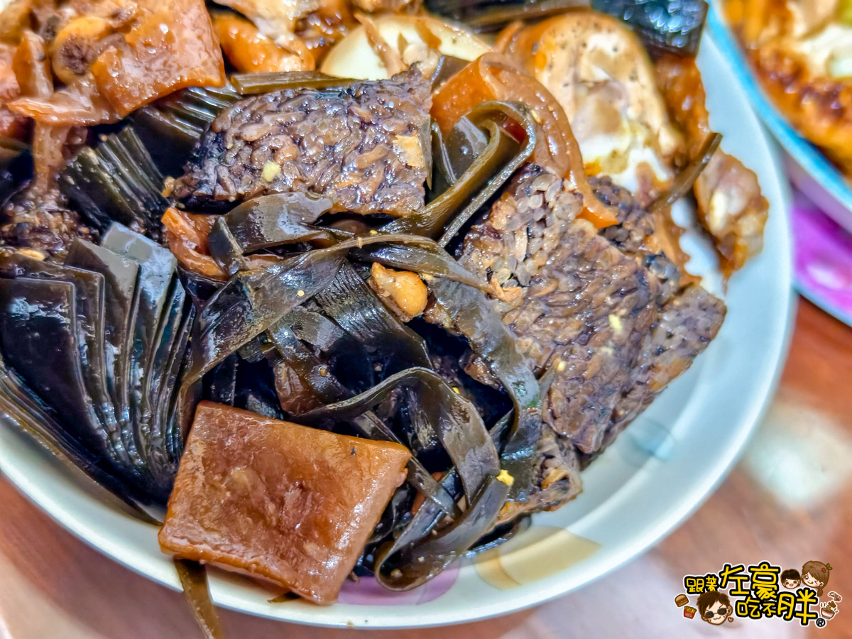 七老爺滷味,七老爺滷味紅中燒雞,滷味推薦,米血,雞肉,高雄滷味,高雄美食,高雄鳳山美食,鳳山美食,鳳西市場,鴨翅