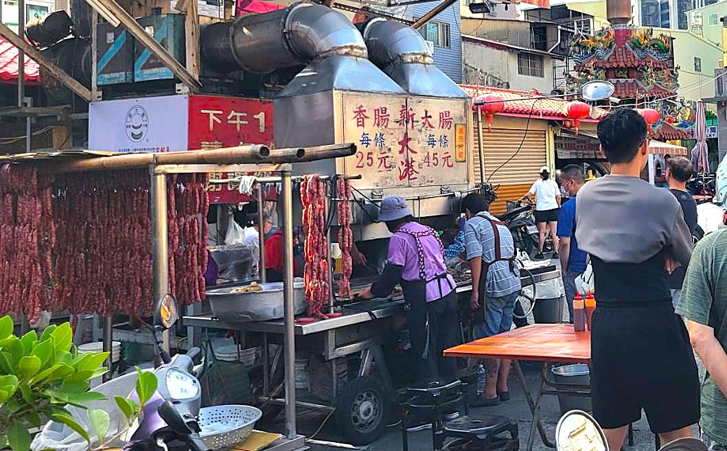保安宮廣場香腸,保安宮香腸,新大港大腸香腸,新大港大腸香腸菜單,高雄小吃,高雄必吃,高雄新大港大腸香腸,高雄美食,高雄香腸