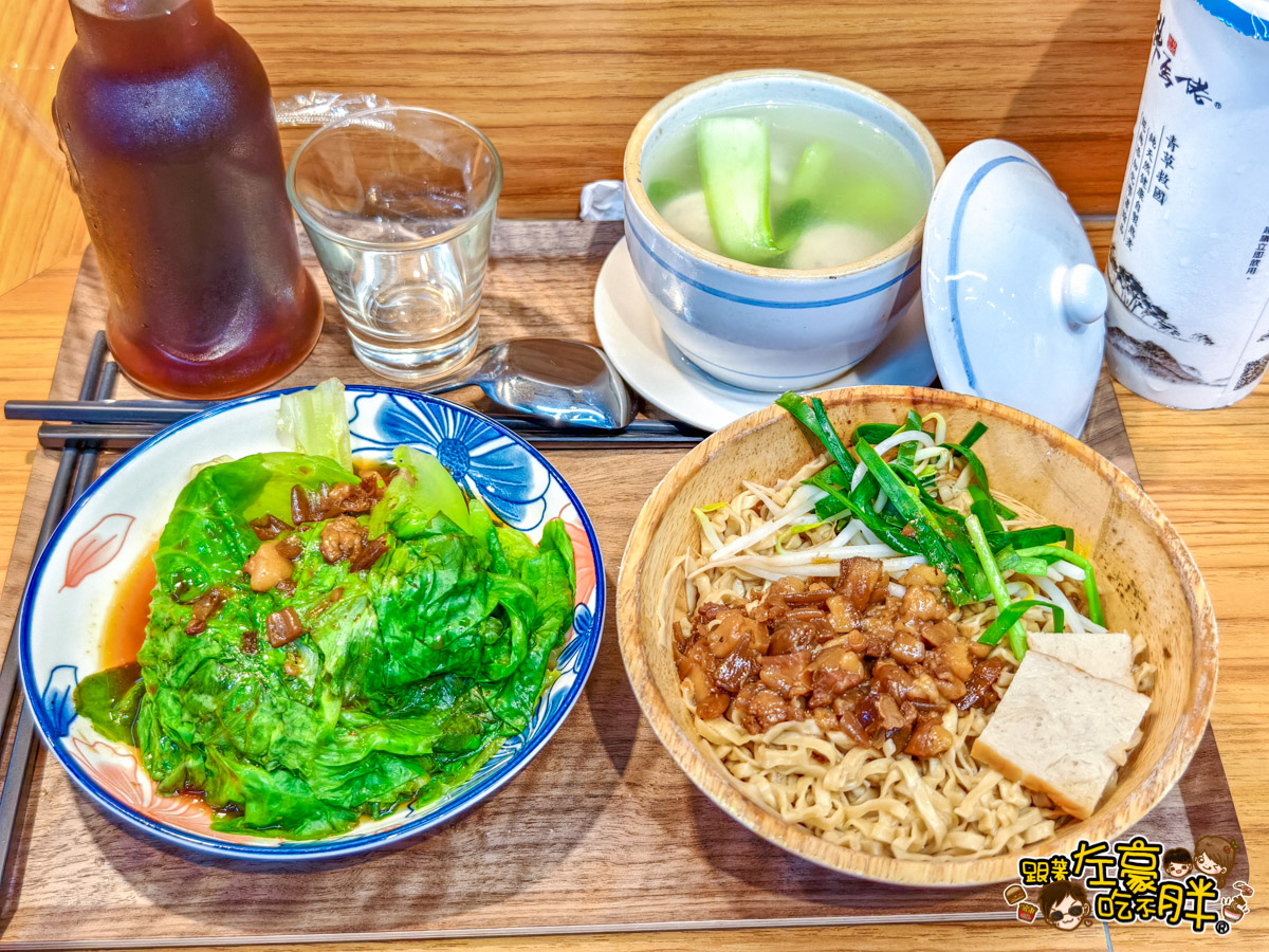 乾麵,市場,王煮麵,王煮麵菜單,鍋燒意麵,高雄小吃,高雄美食,龍華市場,龍華市場王煮麵