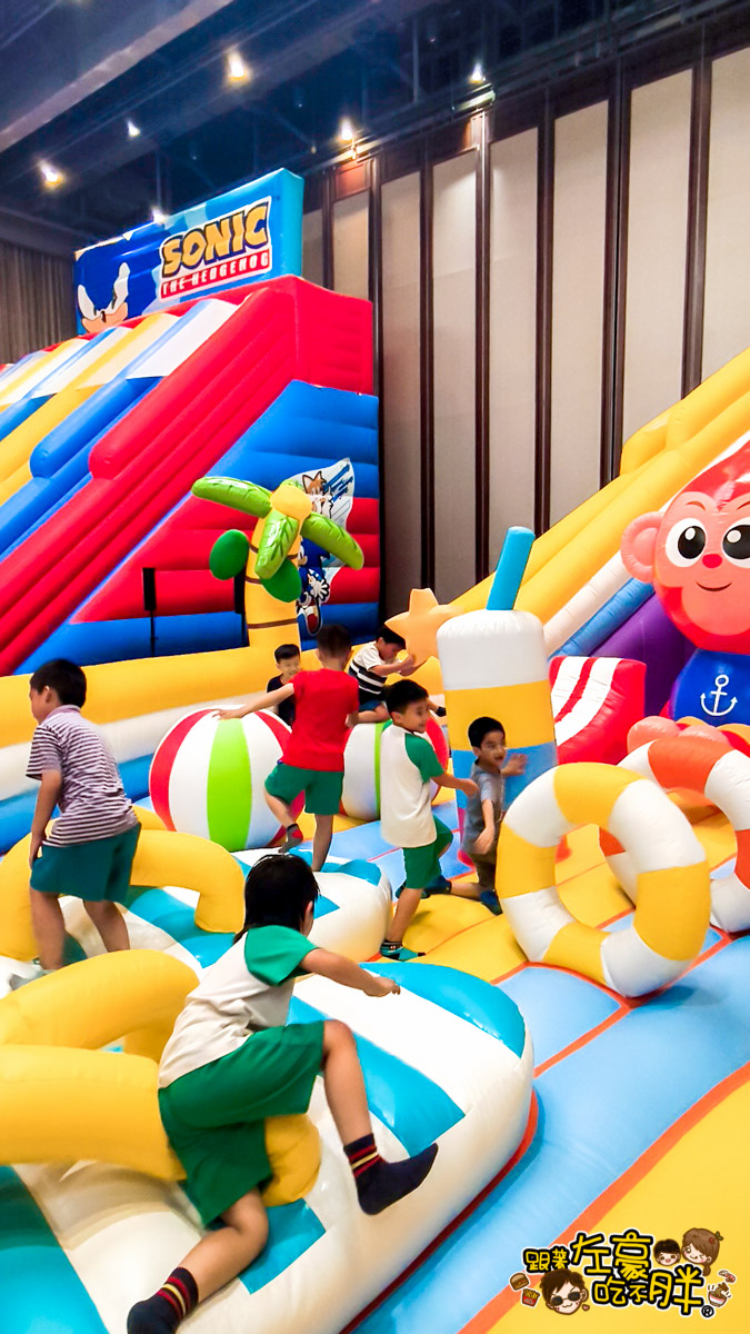 Jumptopia,兒童樂園,室內樂園,左營,新光三越,暑假,氣墊樂園,親子景點,高雄,高雄景點