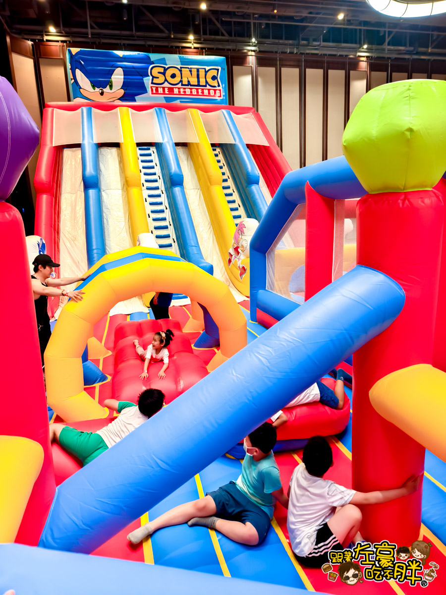 Jumptopia,兒童樂園,室內樂園,左營,新光三越,暑假,氣墊樂園,親子景點,高雄,高雄景點