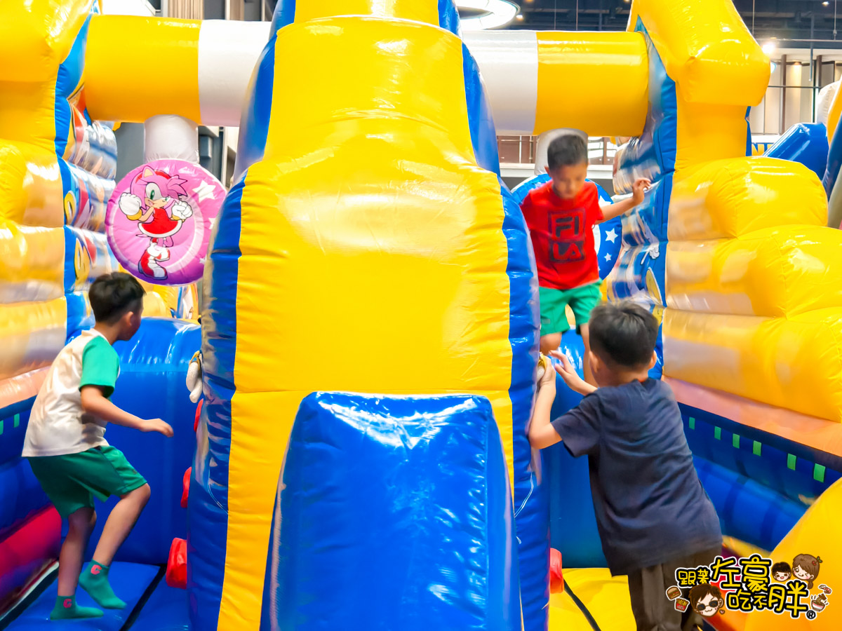 Jumptopia,兒童樂園,室內樂園,左營,新光三越,暑假,氣墊樂園,親子景點,高雄,高雄景點