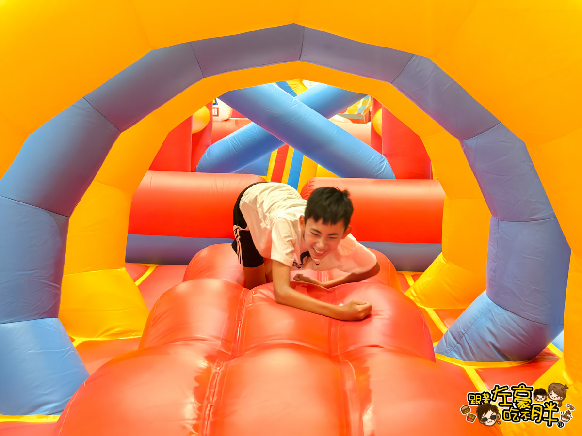 Jumptopia,兒童樂園,室內樂園,左營,新光三越,暑假,氣墊樂園,親子景點,高雄,高雄景點