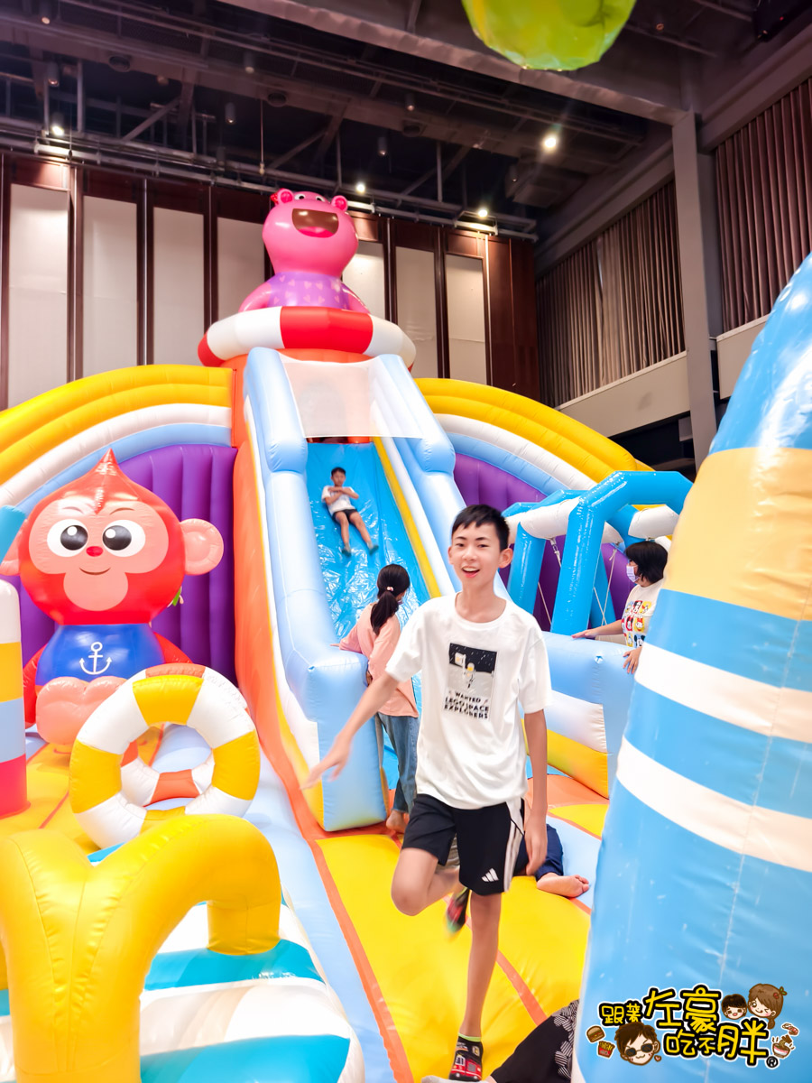Jumptopia,兒童樂園,室內樂園,左營,新光三越,暑假,氣墊樂園,親子景點,高雄,高雄景點