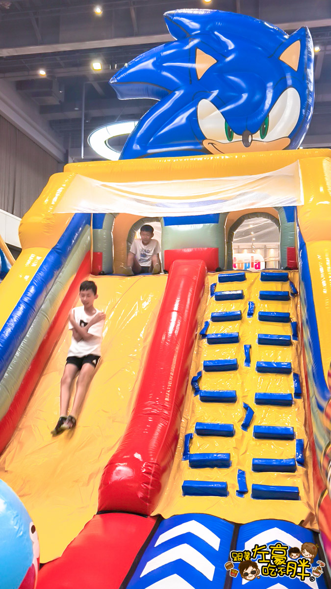 Jumptopia,兒童樂園,室內樂園,左營,新光三越,暑假,氣墊樂園,親子景點,高雄,高雄景點