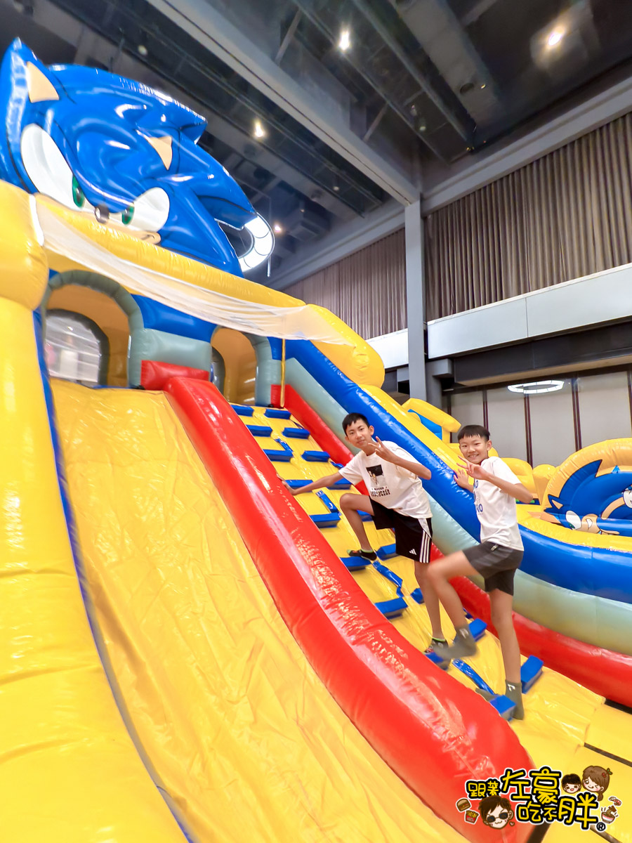 Jumptopia,兒童樂園,室內樂園,左營,新光三越,暑假,氣墊樂園,親子景點,高雄,高雄景點