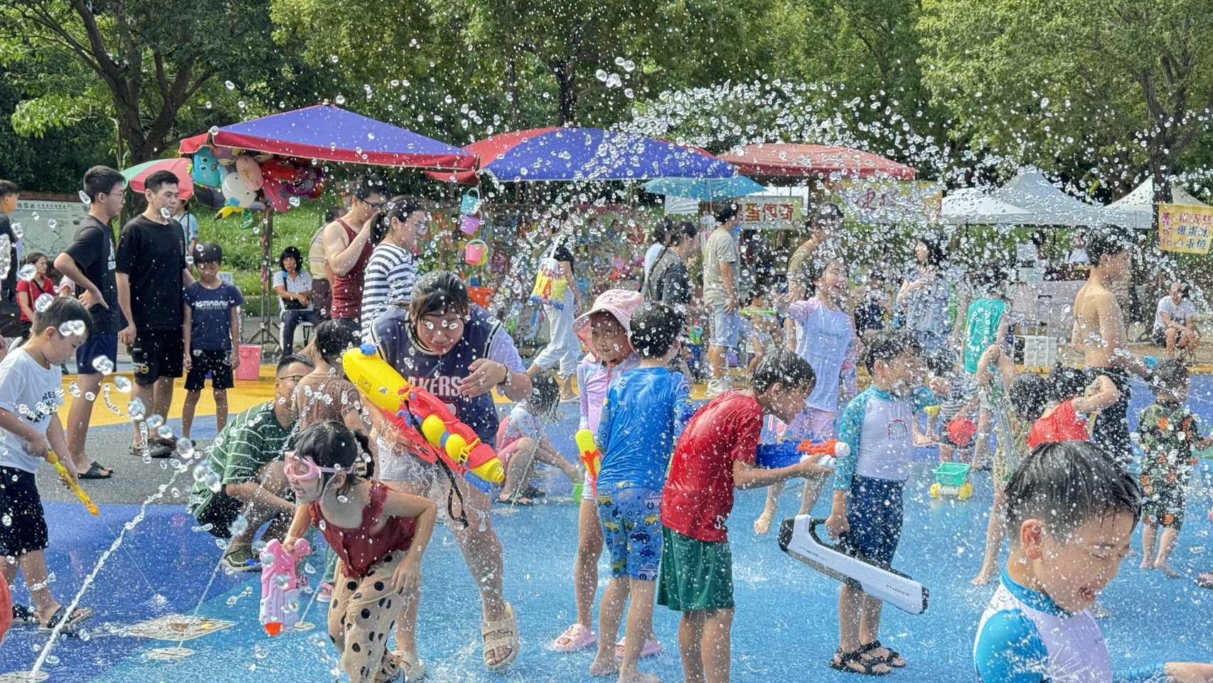 網站近期文章：台中最強免費玩水公園回歸！衝這裡就對了！22公尺超長溜滑梯和玩水、騎單車一次滿足！