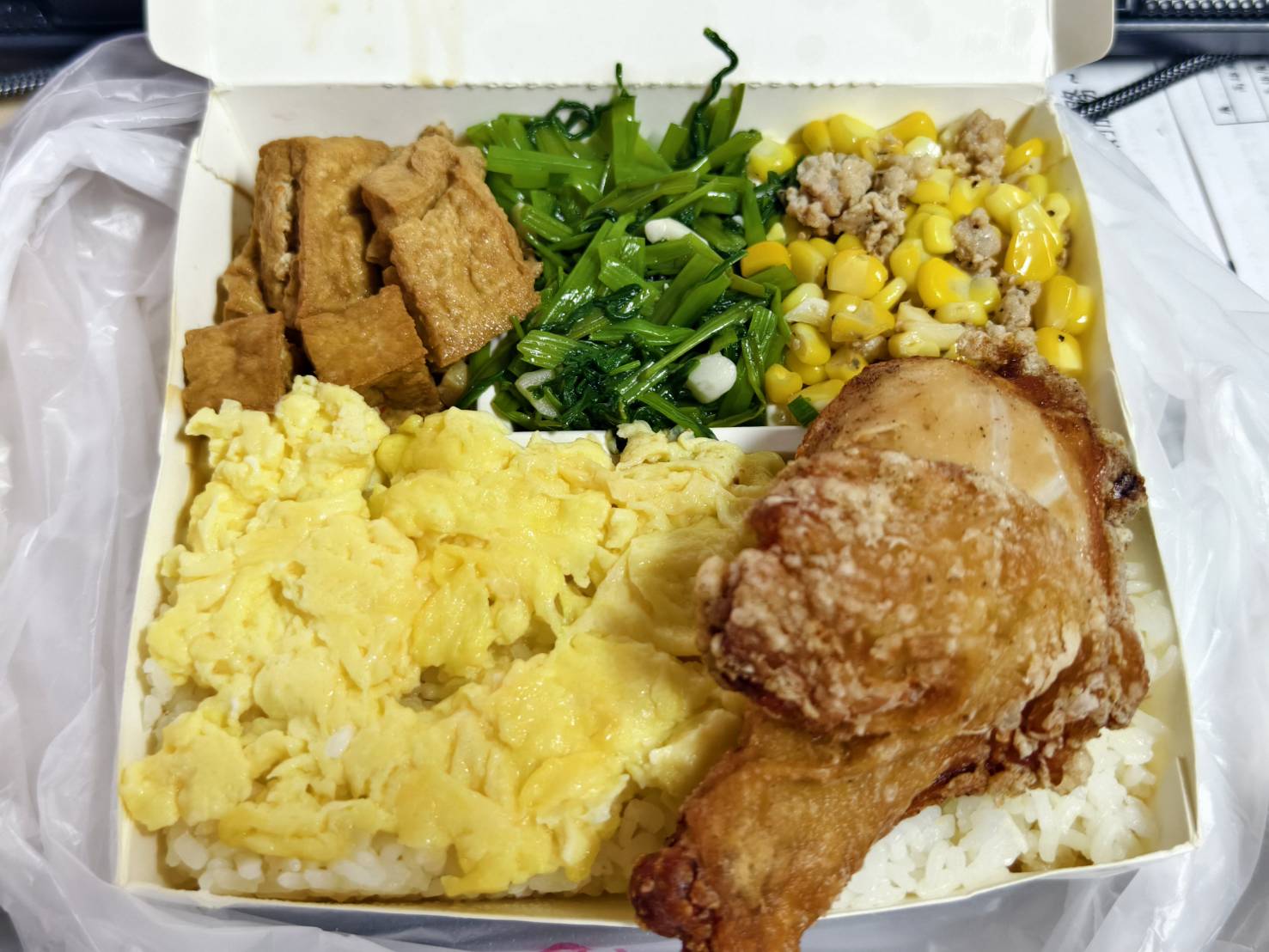 便當,午餐,排骨飯,晚餐,源順和五花排骨飯,雞腿飯,高雄便當,高雄小吃,高雄美食,鳳山美食