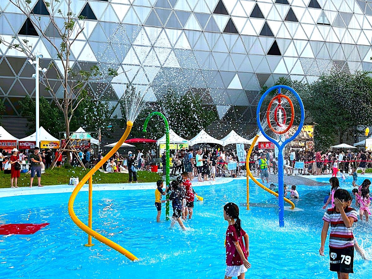 新光碼頭,星光水岸公園,玩水景點,親子景點,親水公園,高雄旅遊,高雄親子公園