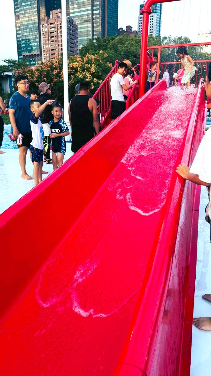 新光碼頭,星光水岸公園,玩水景點,親子景點,親水公園,高雄旅遊,高雄親子公園