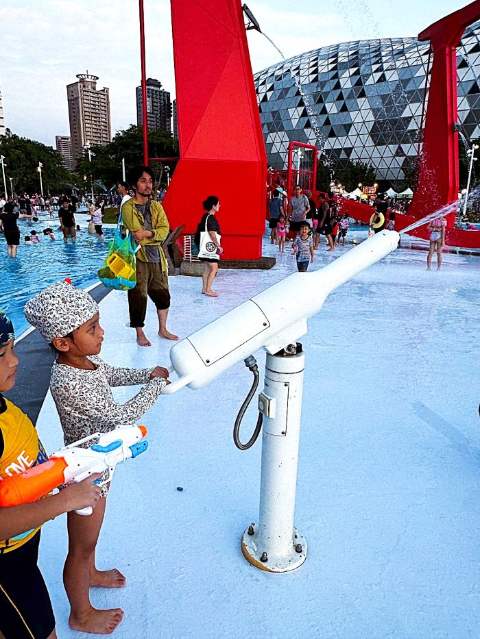 新光碼頭,星光水岸公園,玩水景點,親子景點,親水公園,高雄旅遊,高雄親子公園