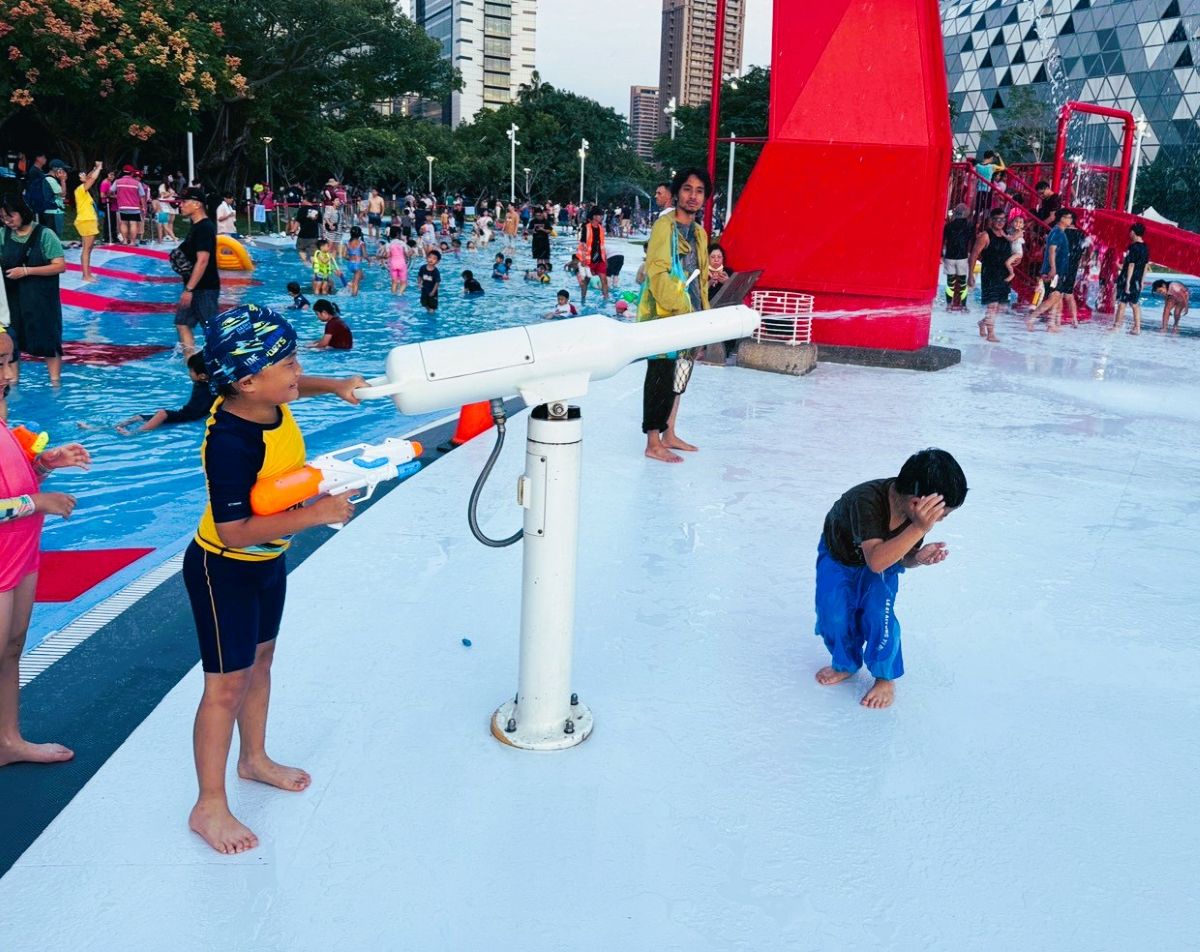 新光碼頭,星光水岸公園,玩水景點,親子景點,親水公園,高雄旅遊,高雄親子公園