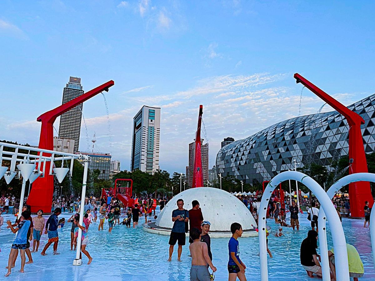 新光碼頭,星光水岸公園,玩水景點,親子景點,親水公園,高雄旅遊,高雄親子公園
