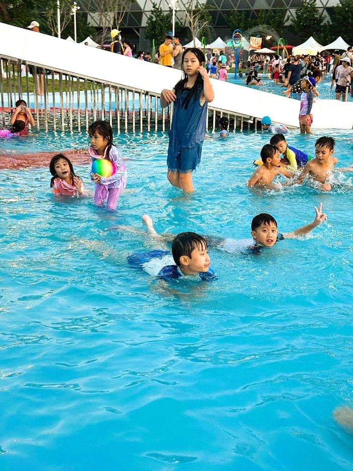 新光碼頭,星光水岸公園,玩水景點,親子景點,親水公園,高雄旅遊,高雄親子公園