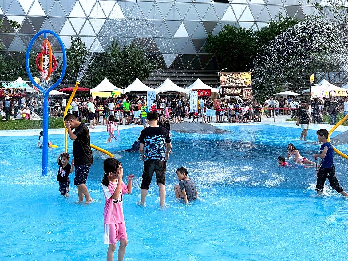 新光碼頭,星光水岸公園,玩水景點,親子景點,親水公園,高雄旅遊,高雄親子公園