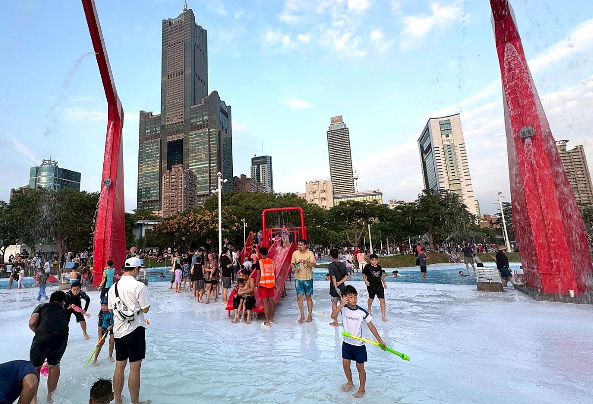 新光碼頭,星光水岸公園,玩水景點,親子景點,親水公園,高雄旅遊,高雄親子公園