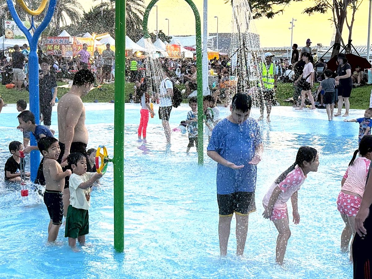 新光碼頭,星光水岸公園,玩水景點,親子景點,親水公園,高雄旅遊,高雄親子公園