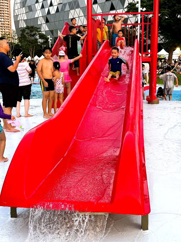 新光碼頭,星光水岸公園,玩水景點,親子景點,親水公園,高雄旅遊,高雄親子公園