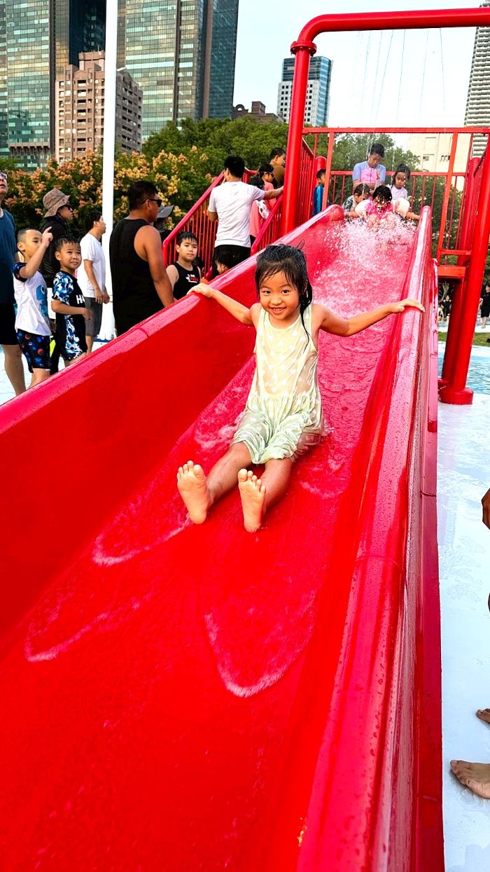 新光碼頭,星光水岸公園,玩水景點,親子景點,親水公園,高雄旅遊,高雄親子公園