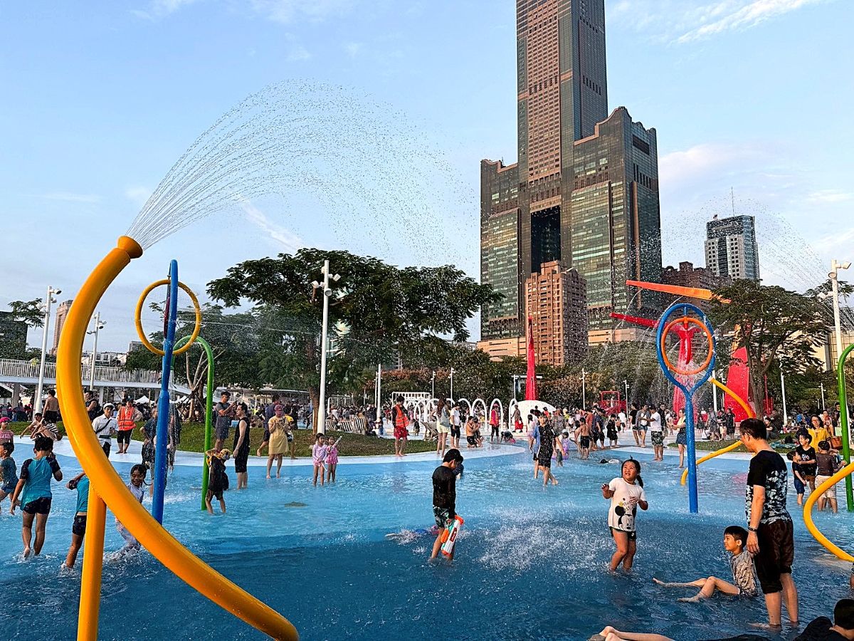 新光碼頭,星光水岸公園,玩水景點,親子景點,親水公園,高雄旅遊,高雄親子公園