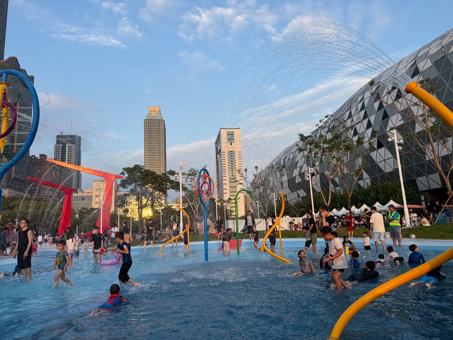 新光碼頭,星光水岸公園,玩水景點,親子景點,親水公園,高雄旅遊,高雄親子公園