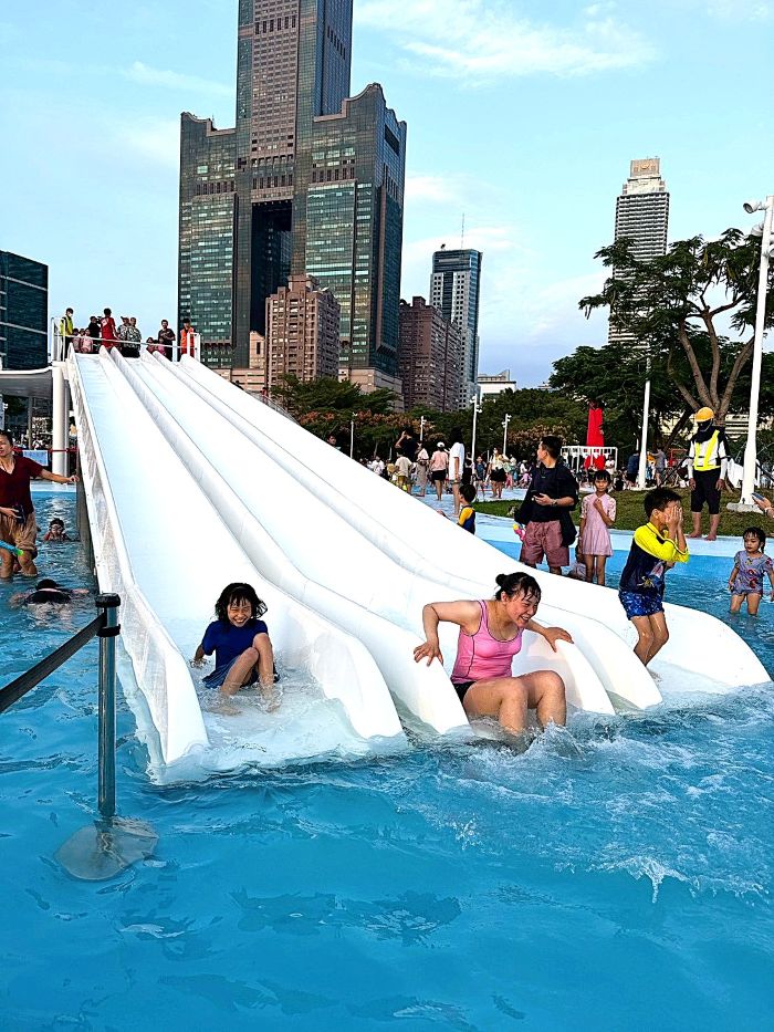 新光碼頭,星光水岸公園,玩水景點,親子景點,親水公園,高雄旅遊,高雄親子公園