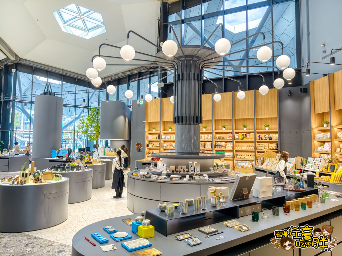 Focus13,FOCUS13珊瑚廣場,伯虎在二樓,光榮碼頭,堯平,林百貨,珊瑚廣場,高雄景點,高雄流行音樂中心,高雄百貨,高雄購物中心