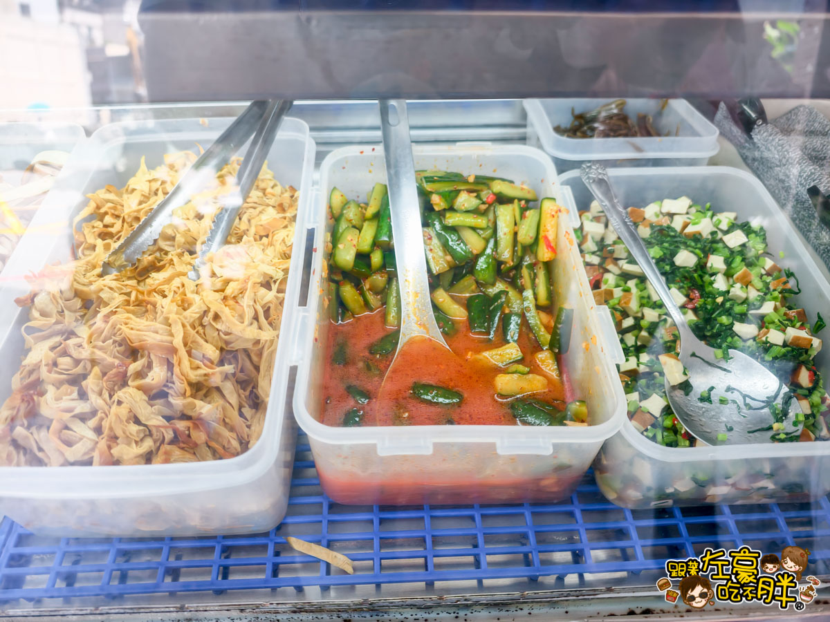小吃,油潑麵菜單,滷味,潑辣麵,無名油潑麵,苓雅美食,英明市場,高雄小吃,高雄美食,麵