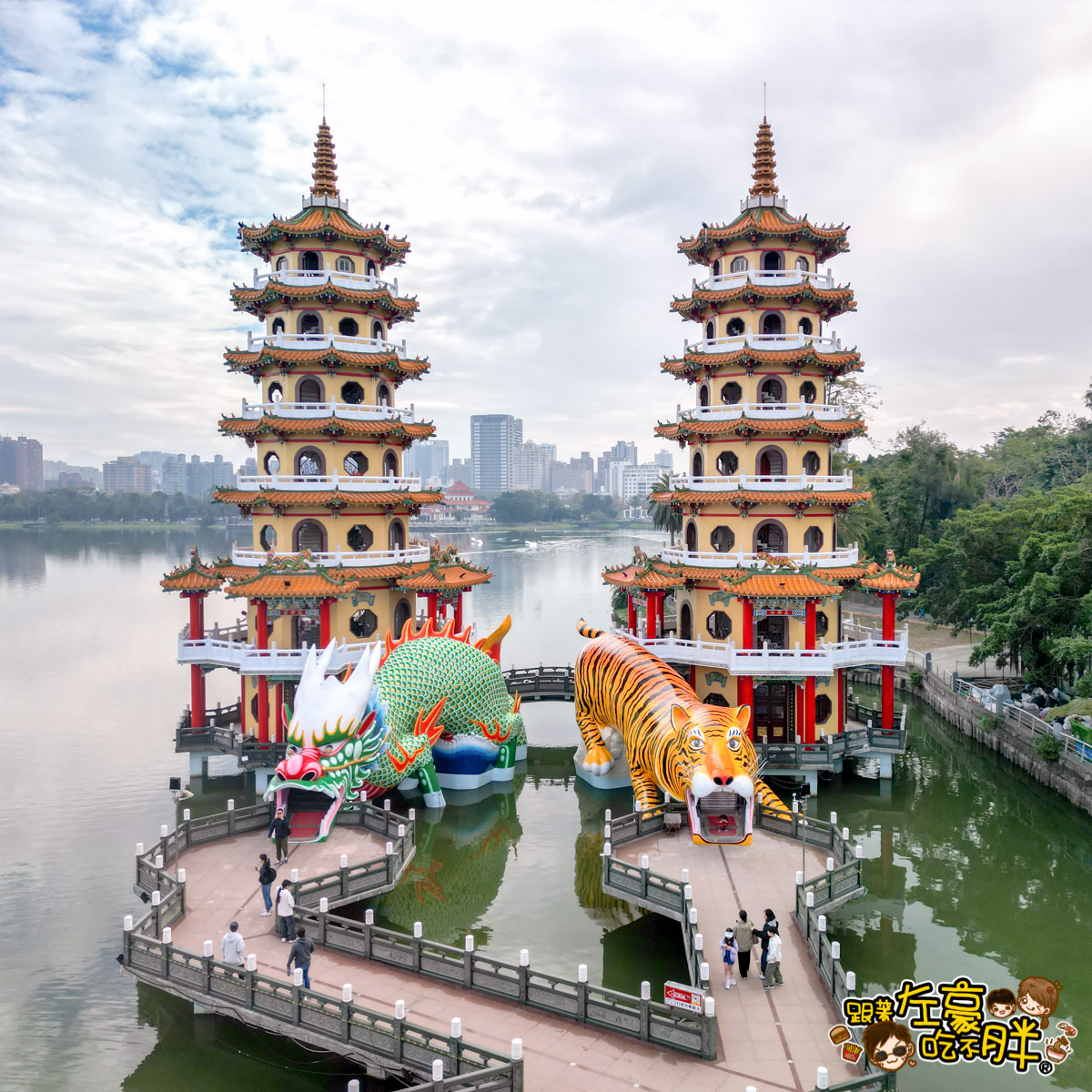 中外餅舖,宇兵衛壽司,左營景點,左營美食,左營美食景點,有時喝茶鍋煮奶茶專賣店,高雄商圈easy購,高雄美食,鹿港王大腸蚵仔麵線,龍虎塔