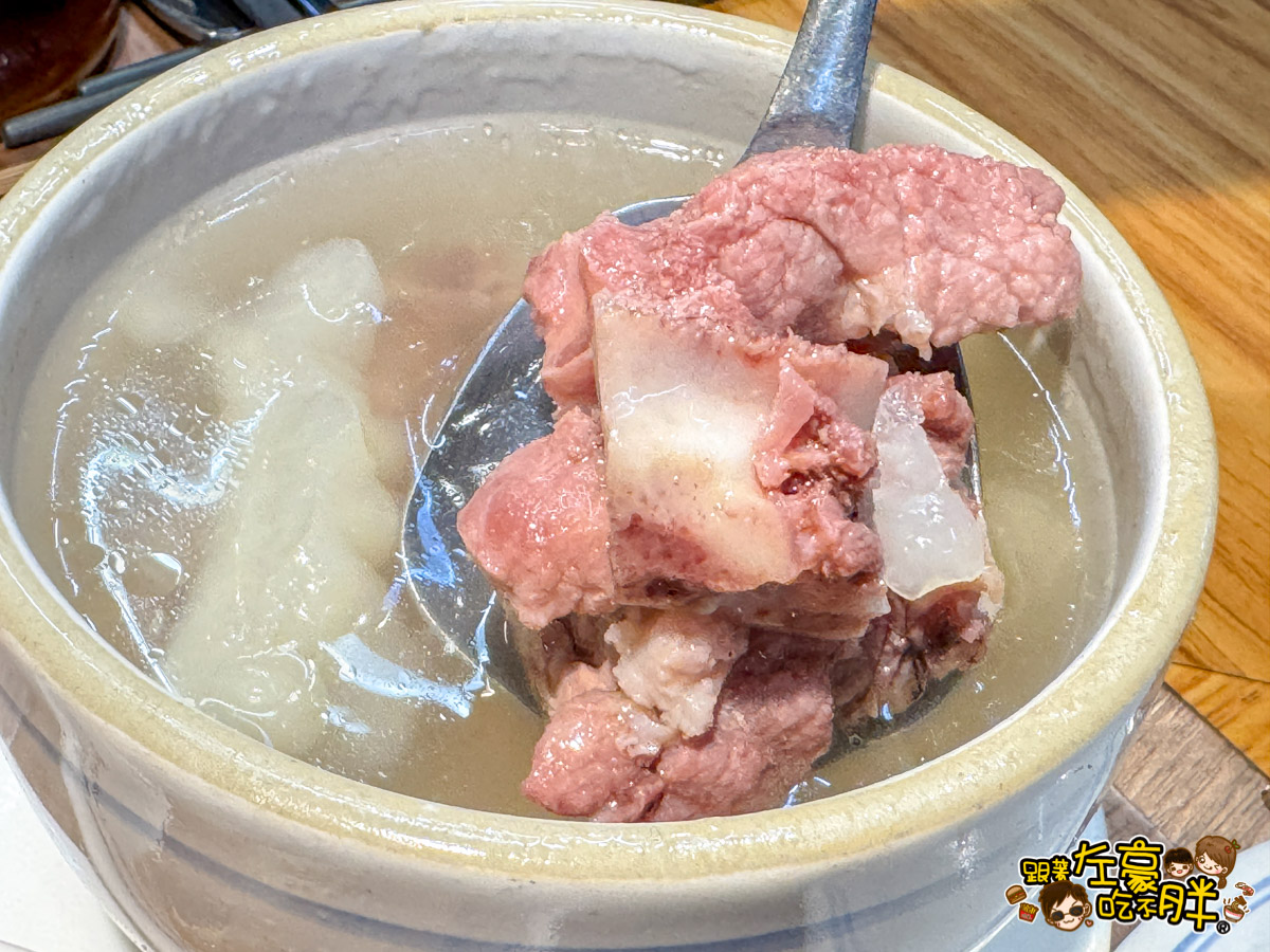 乾麵,市場,王煮麵,王煮麵菜單,鍋燒意麵,高雄小吃,高雄美食,龍華市場,龍華市場王煮麵