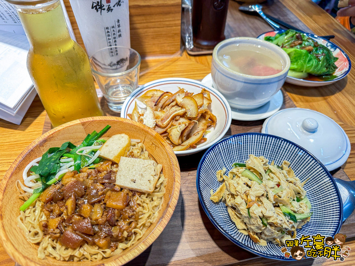 乾麵,市場,王煮麵,王煮麵菜單,鍋燒意麵,高雄小吃,高雄美食,龍華市場,龍華市場王煮麵