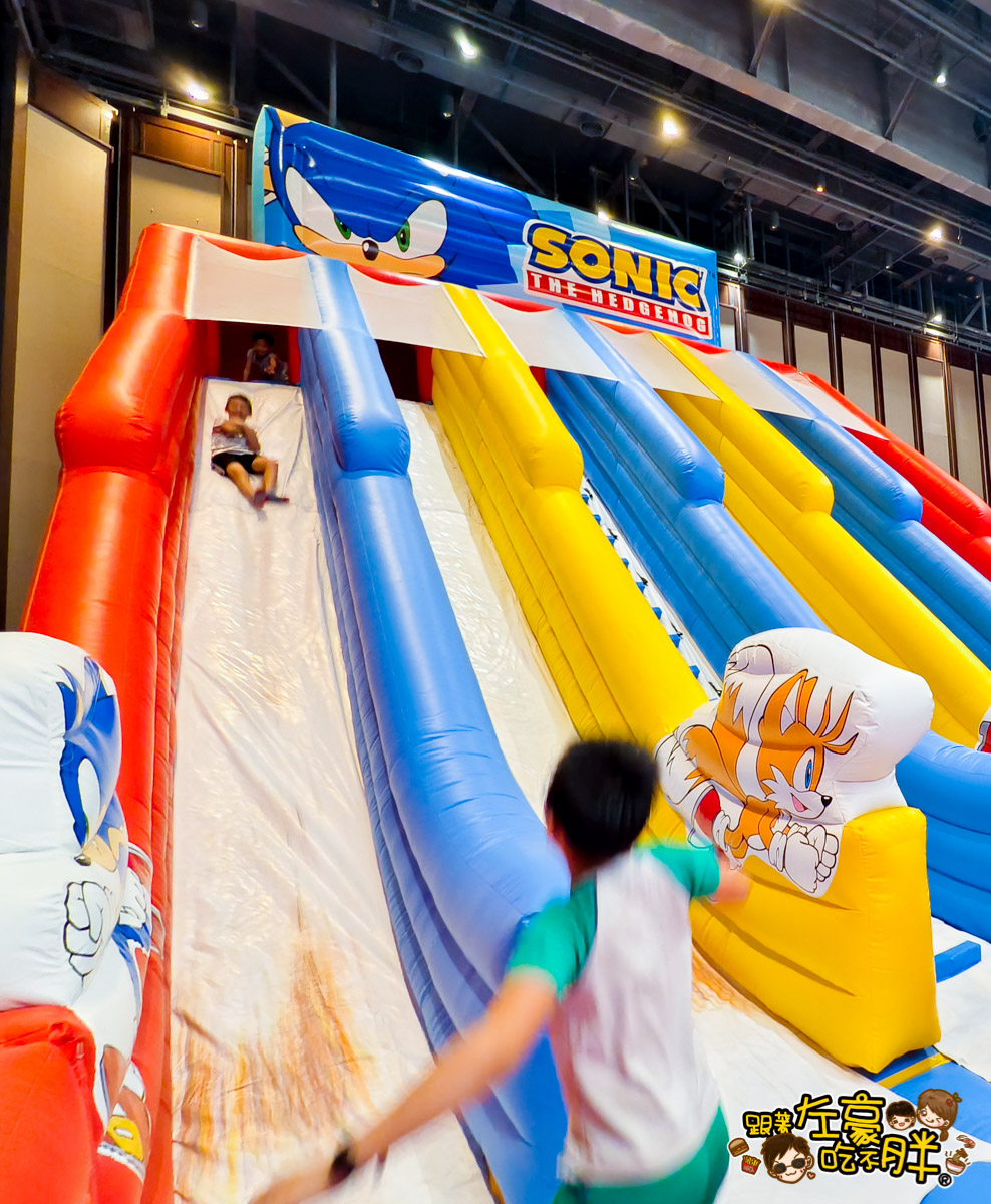 Jumptopia,兒童樂園,室內樂園,左營,新光三越,暑假,氣墊樂園,親子景點,高雄,高雄景點