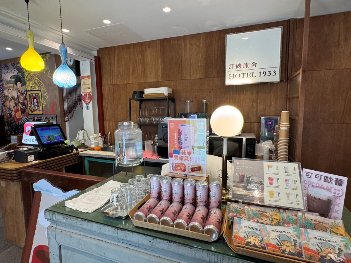 原愛國婦人會館,哈瑪星,打狗英國領事館,新濱町一丁目連棟紅磚街屋,武德殿,西子灣,西子灣捷運站,駁二周邊景點,高雄捷運景點,高雄景點