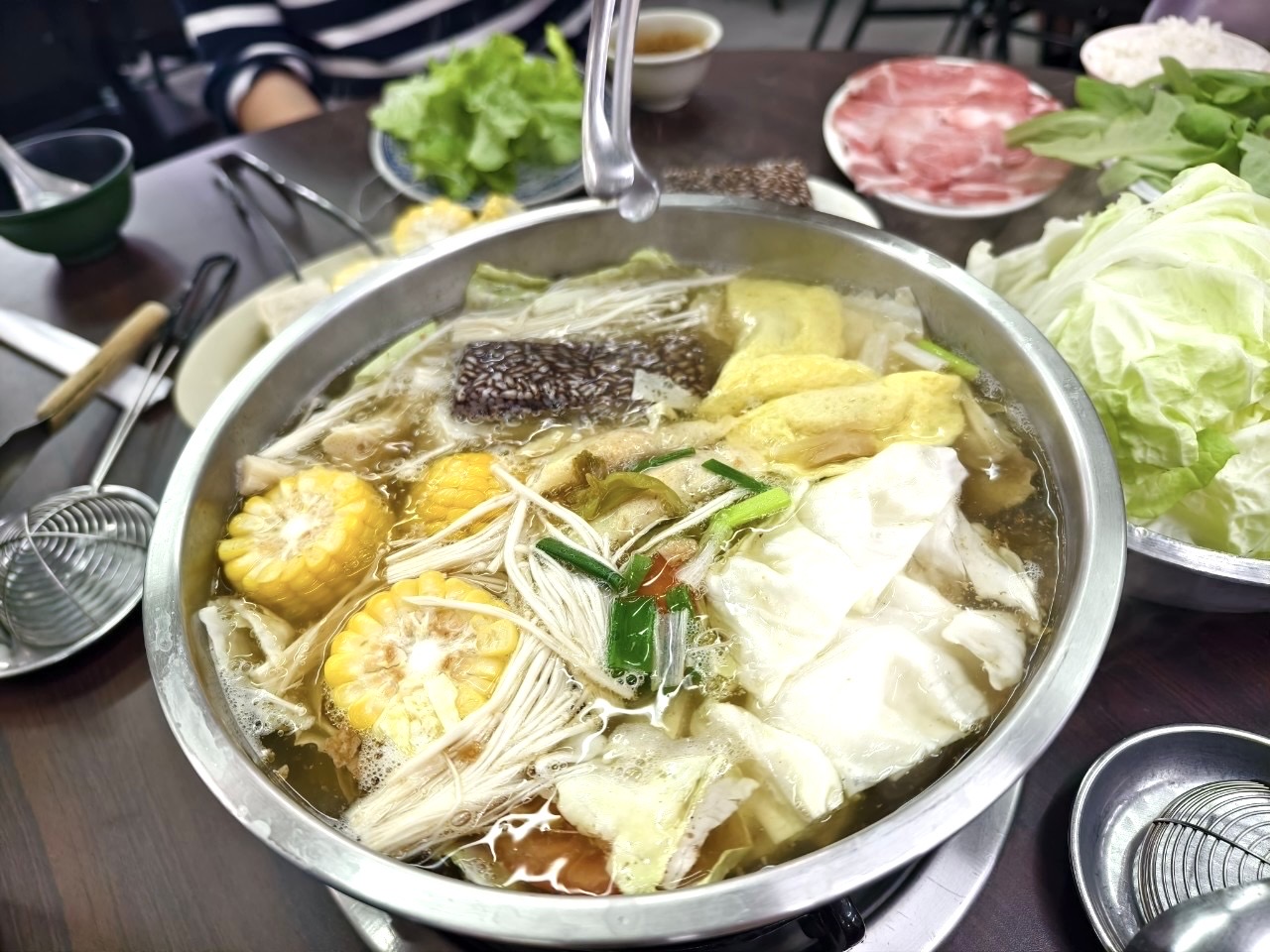 網站近期文章：高雄鹽埕,天天沙茶火鍋,菜單,一定要訂位,飄香快80年汕頭火鍋名店~