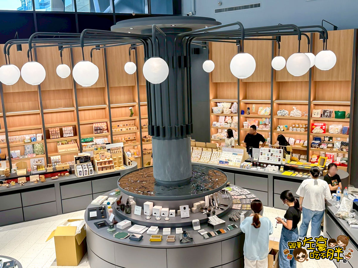 FOCUS13珊瑚廣場,光榮碼頭,高雄景點,高雄流行音樂中心,高雄百貨,高雄購物中心