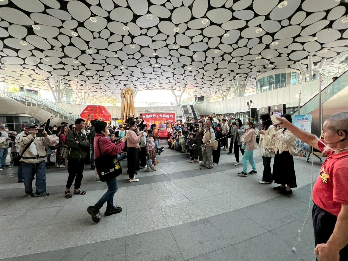 環球購物中心,高雄旅遊,高雄火車,高雄車站 環球購物中心,高雄旅遊,高雄火車,高雄車站